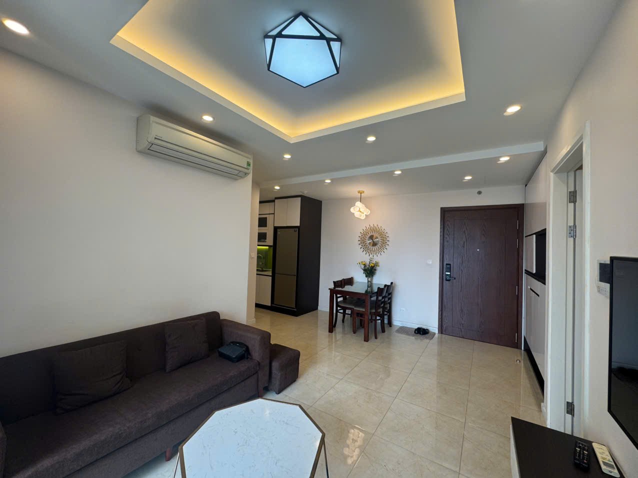 Cần bán Căn hộ chung cư dự án Vinhomes D'Capitale, Diện tích 73m², Giá 7.6 Tỷ 2