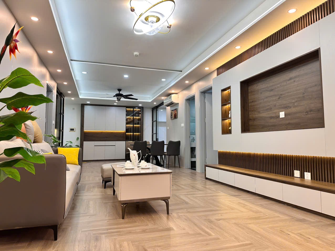 Bán gấp căn hộ 3PN MULBERRY LANE - 124m2 giá chỉ 8.x tỷ