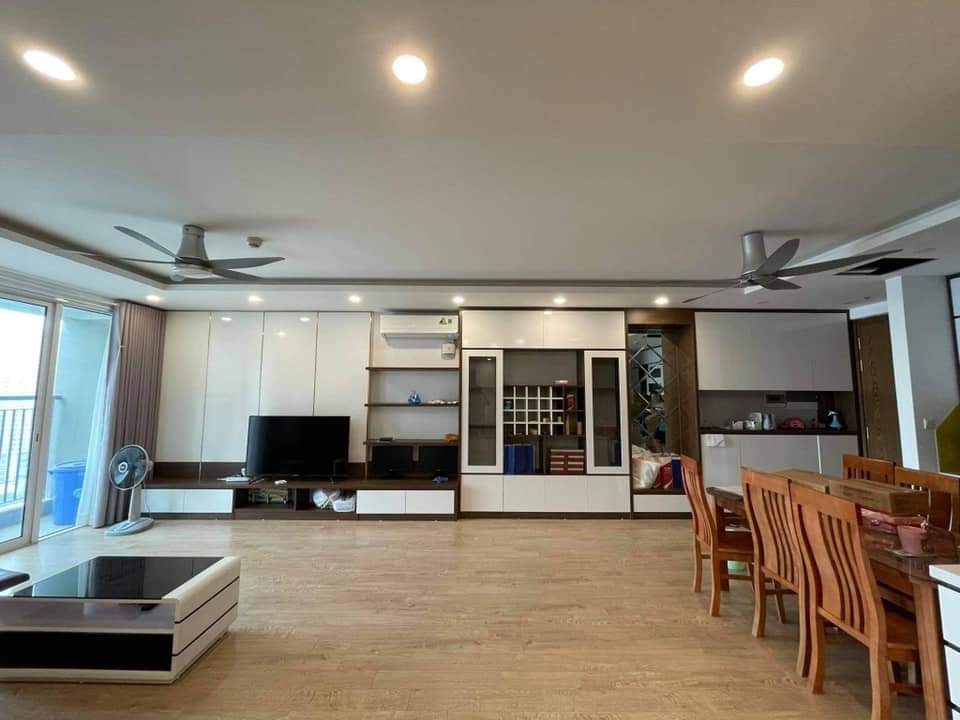 Bán gấp nhà đẹp full đồ SEASONS AVENUE - 3PN giá tốt