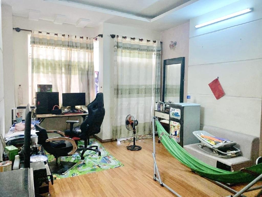 Nhà MT gần Hoàng Hoa Thám, cạnh nhà ga T3 2