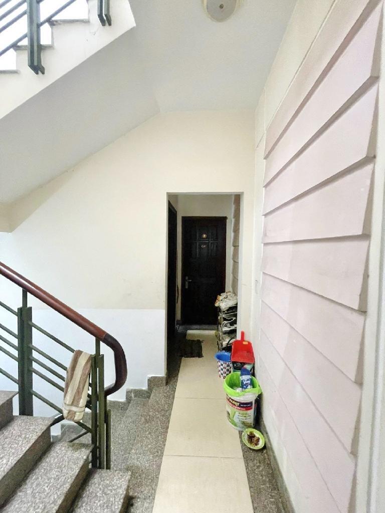 Nhà MT gần Hoàng Hoa Thám, cạnh nhà ga T3 3