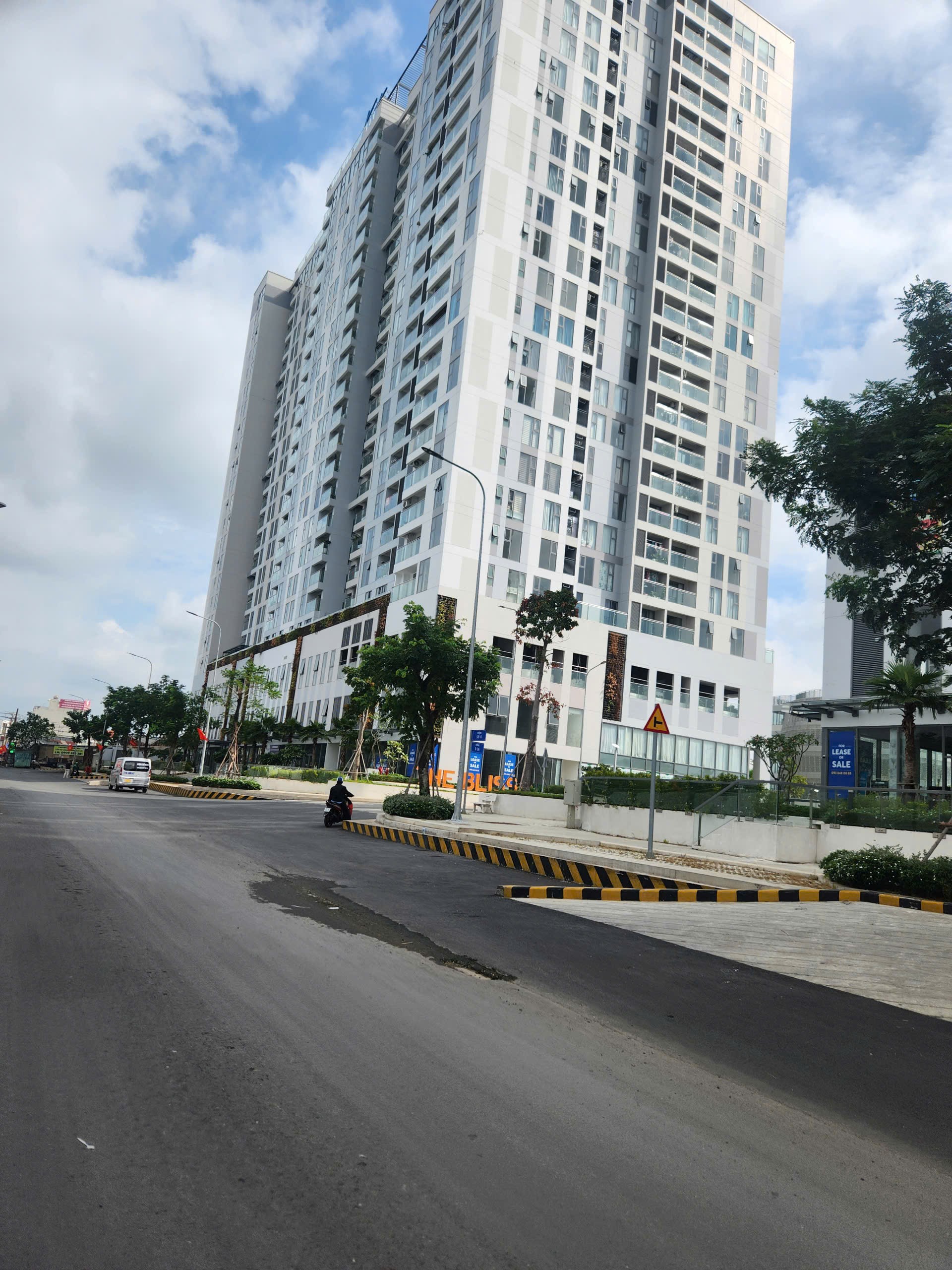 BÁN NHÀ 2 TẦNG VÀO Ở LUÔN GẦN 120M2 QUỐC LỘ 13 - VẠN PHÚC - NỞ HẬU - CHỈ 6 TỶ NHỈNH