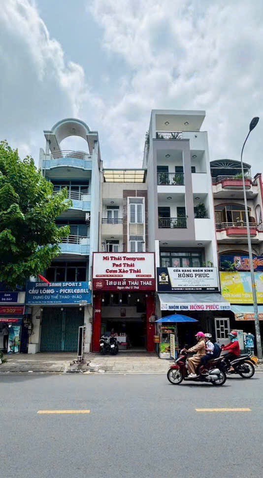 Bán Nhà Mặt Tiền Đường Tân Sơn Nhì Quận Tân Phú.DT:4,2 x 23m.Giá 22 Tỷ