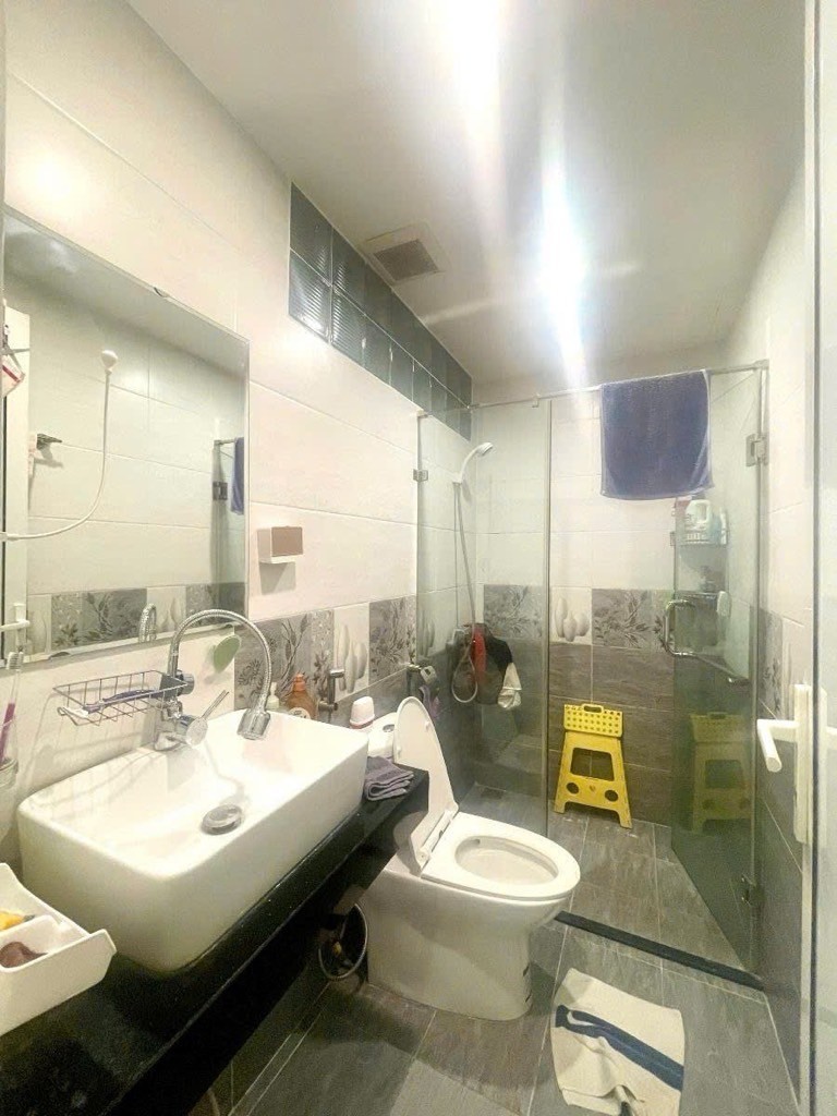 Cần bán Nhà mặt tiền đường Lạc Trung, Phường Vĩnh Tuy, Diện tích 67m², Giá 28.5 Tỷ 2