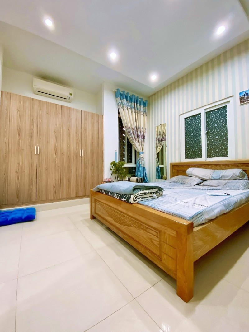 Bán nhà mặt tiền  đường Số 8, Tăng Nhơn Phú, TP HCM,  DT 130m2, 3 tầng, 5PN, sổ hồng. Giá 11.6 tỷ. 4