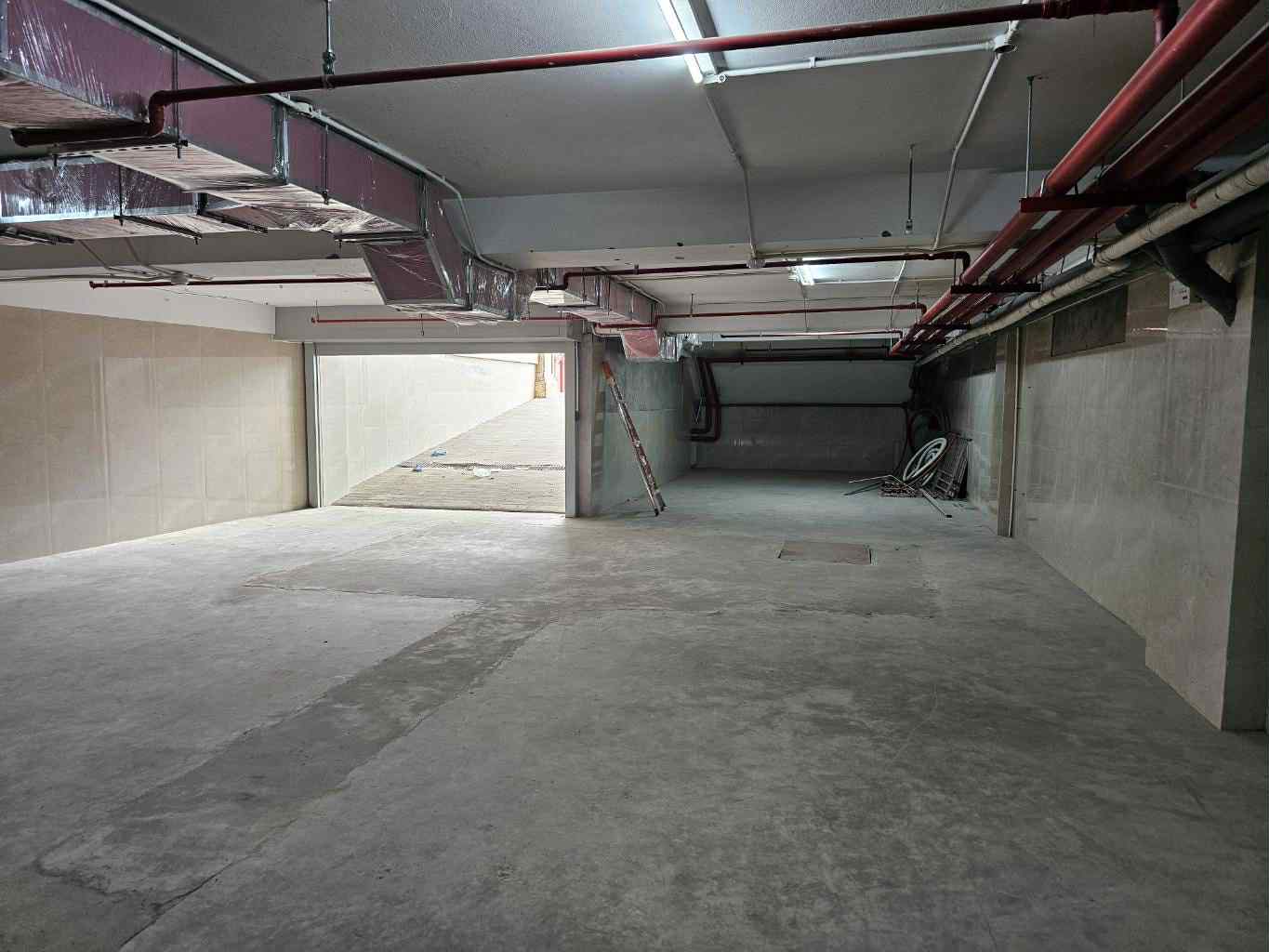 bán toà nhà văn phòng mặt phố Ngọc Thuỵ 240m x 8tầng, mặt tiền 9m, thông sàn kinh doanh 3