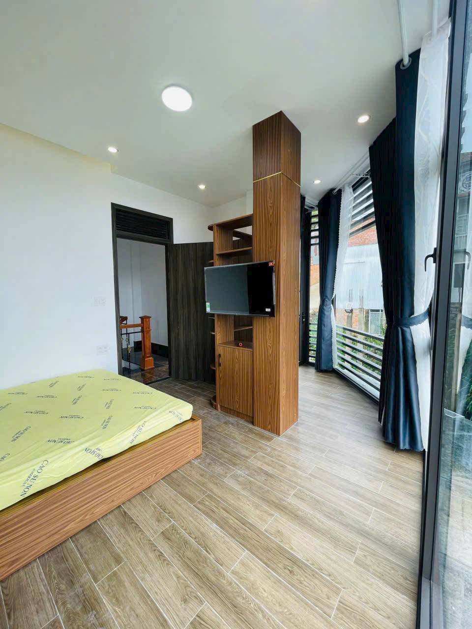 BÁN NHÀ ĐẸP – VIEW SÂN VẬN ĐỘNG – SỔ RIÊNG – ĐƯỜNG Ô TÔ 3,5M TẠI P2, Đà Lạt 5,5 TỶ 5