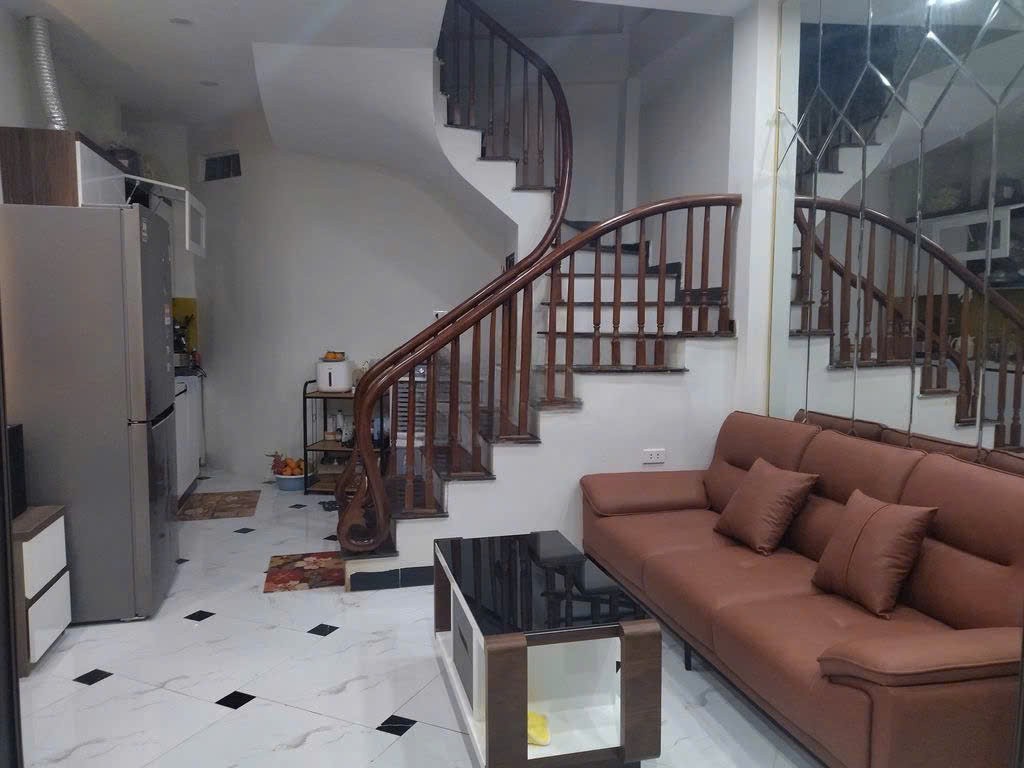 Cho thuê nhà riêng gần 269 Ngõ Quỳnh -  Hai Bà Trưng 35m x 5T, 3PN4VS giá 15TR, đủ đồ