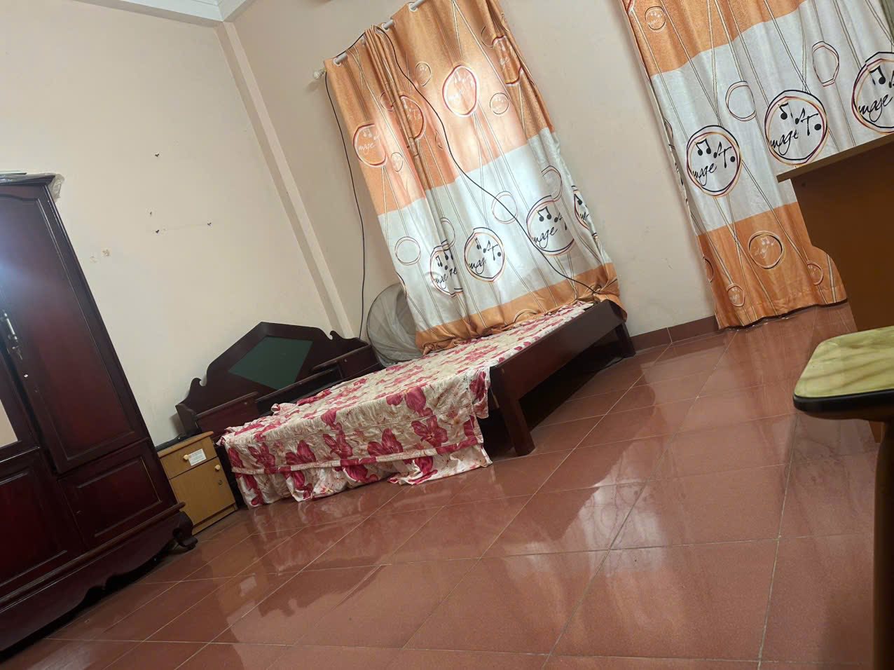 Cho thuê nhà riêng Đê La Thành, Đống Đa 50m x 3T, 3PN3WC giá 13tr, ở nhóm thoải mái 3
