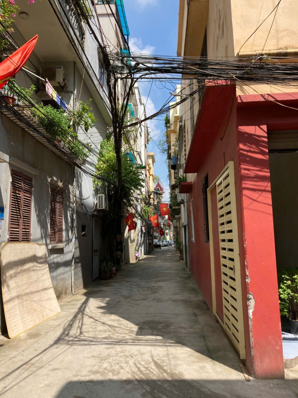 Cho thuê nhà riêng ngõ 565 Nguyễn Trãi - Thanh Xuân 45m x 4T, 5P GIÁ 13.5TR, lô góc, ô tô 4
