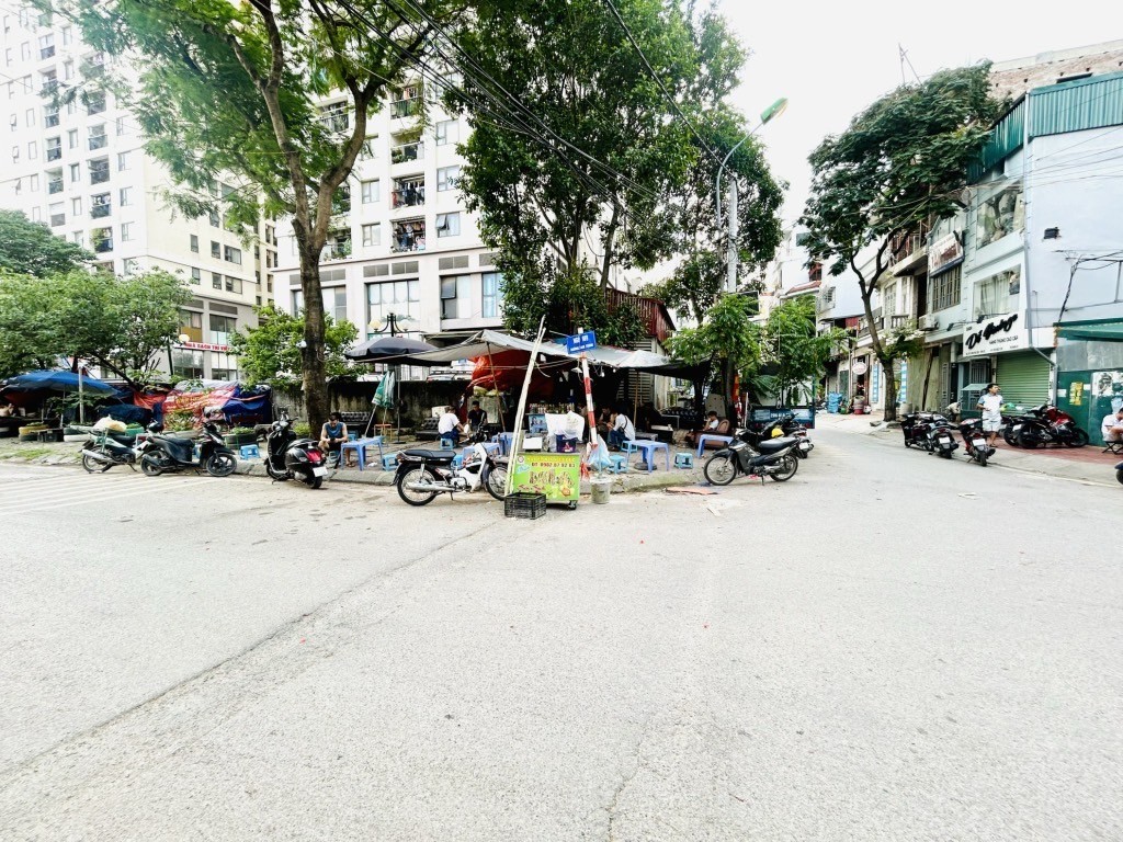 Cần bán Nhà mặt tiền đường Tam Trinh, Phường Yên Sở, Diện tích 70m², Giá 24.2 Tỷ