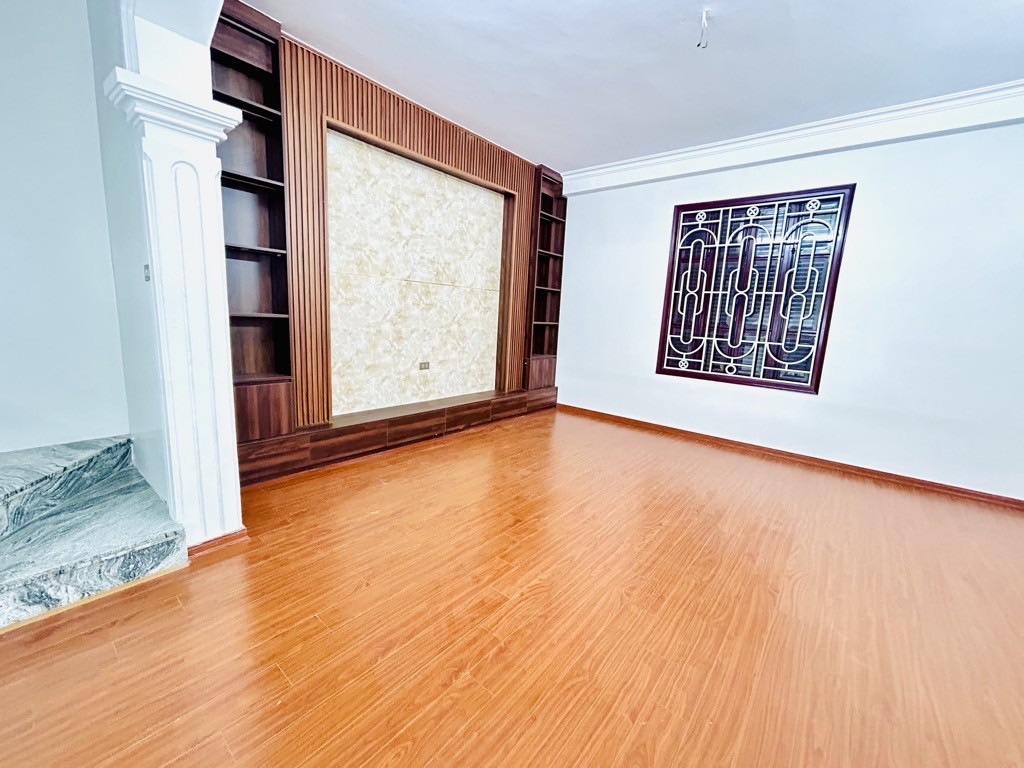 Cần bán Nhà mặt tiền đường Tam Trinh, Phường Yên Sở, Diện tích 70m², Giá 24.2 Tỷ 2