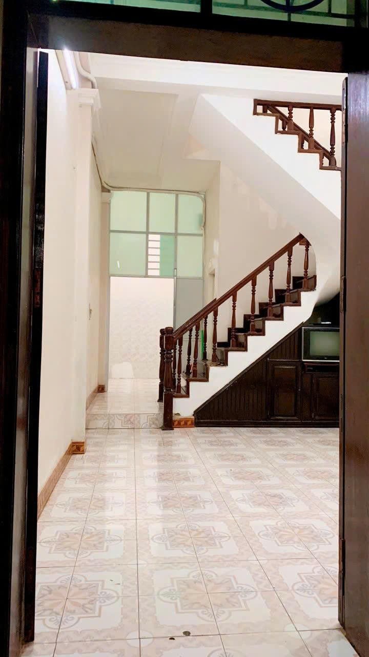 Cho thuê nhà riêng Hạ Đình, Thanh Xuân 40m x 4T, 4PN3VS giá 13TR, gần hồ, ngõ ô tô 3