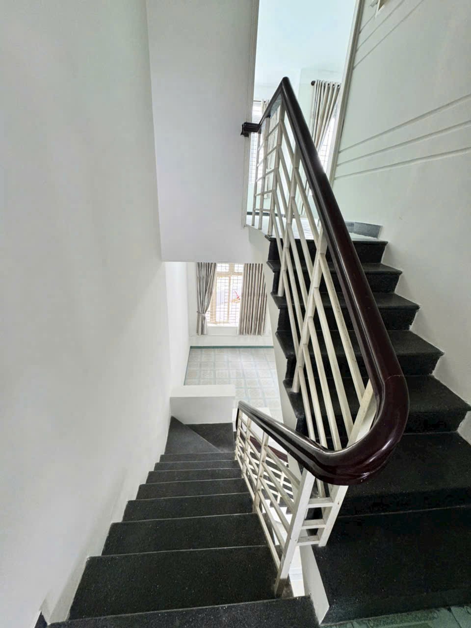 Nhà 2 tầng 2 MT cách đường Điện Biên Phủ chỉ 1 căn nhà: 3