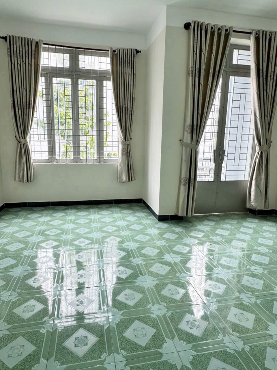 Nhà 2 tầng 2 MT cách đường Điện Biên Phủ chỉ 1 căn nhà: 5