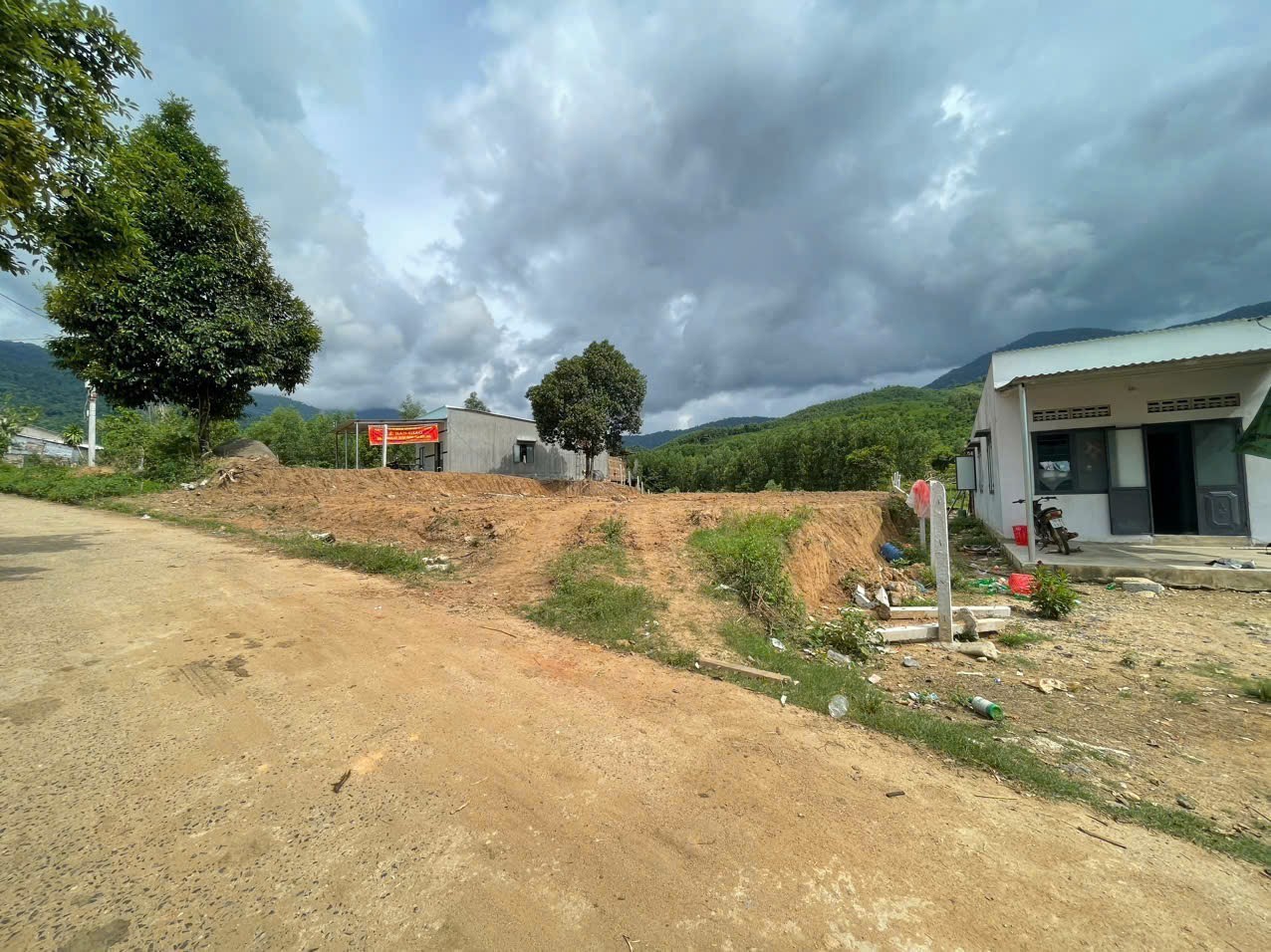Bán đất Khánh Đông giáp suối Khao có thổ cư điện nước đầy đủ phù hợp làm nhà vườn 2