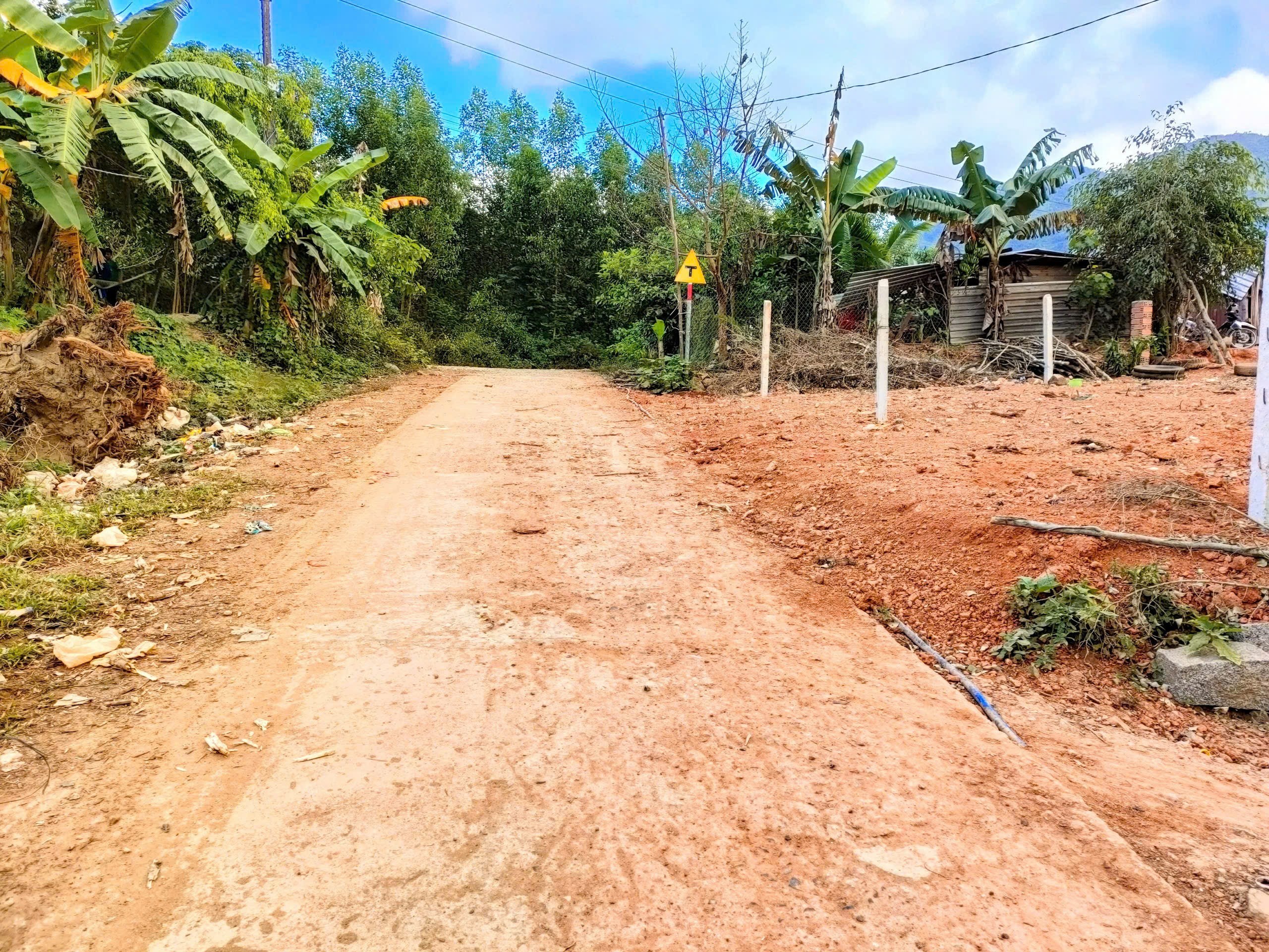 Bán đất Khánh Đông giá rẻ mặt đường bê tông liên thôn liên xóm 4