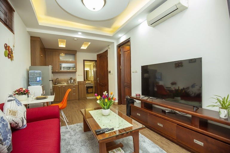 Cho thuê căn hộ 1PN rộng 55m2 tại Đào Tấn, Ba Đình, đầy đủ nội thất đẹp, hiện đại, có ban công 4