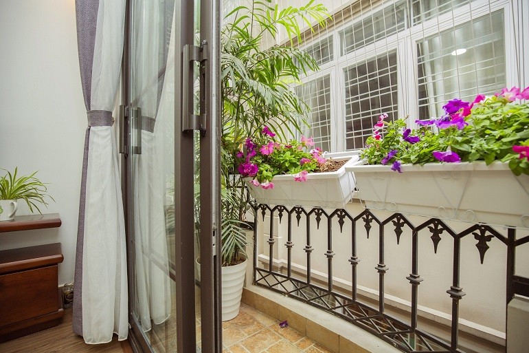 Cho thuê căn hộ 1PN rộng 55m2 tại Đào Tấn, Ba Đình, đầy đủ nội thất đẹp, hiện đại, có ban công 6