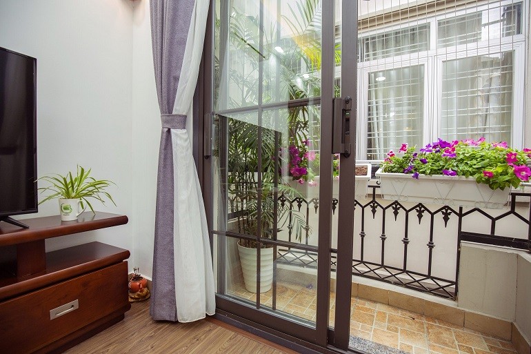Cho thuê căn hộ 1PN rộng 55m2 tại Đào Tấn, Ba Đình, đầy đủ nội thất đẹp, hiện đại, có ban công 7