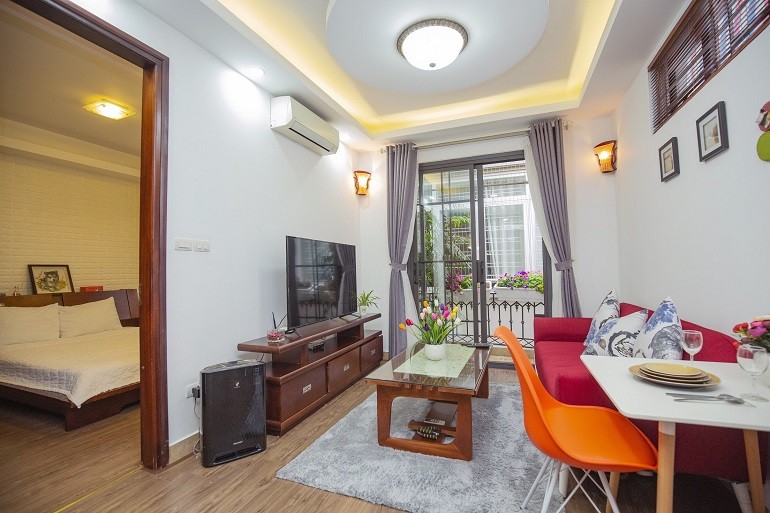 Cho thuê căn hộ 1PN rộng 55m2 tại Đào Tấn, Ba Đình, đầy đủ nội thất đẹp, hiện đại, có ban công 8