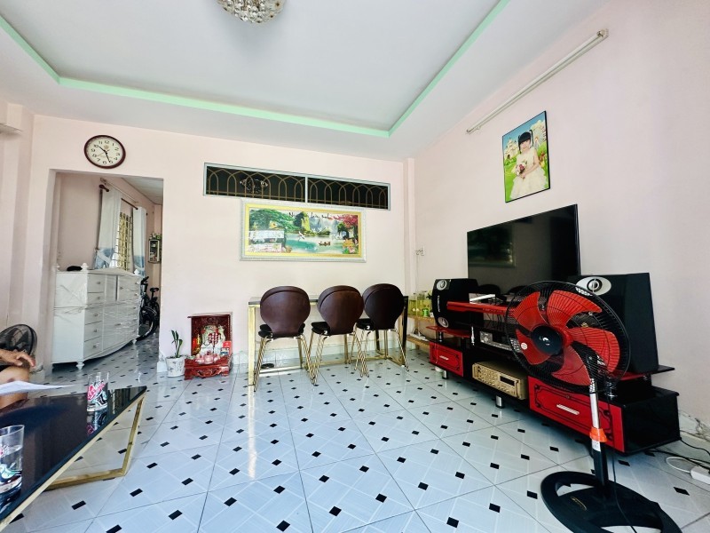 Bán Nhà Hẻm Xe Tải Quận 8 – Ngang 6.3m, Diện Tích 173m2 - Giá Chỉ 11.15 Tỷ