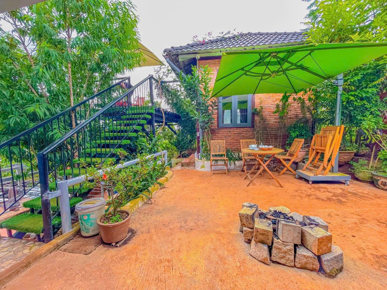 CẦN BÁN GẤP NHÀ BIỆT LẬP VIEW ĐẸP – KHU MĂNG LING, P7, ĐÀ LẠT