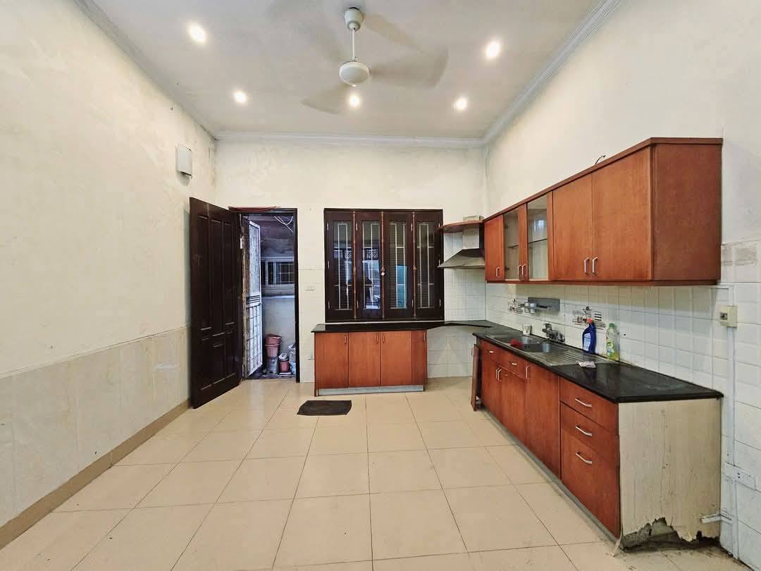 BÁN NHÀ NGUYỄN CHÍ THANH ĐỐNG ĐA PHÂN LÔ Ô TÔ TRÁNH KINH DOANH VĂN PHÒNG 5 TẦNG 15,7 TỶ 2