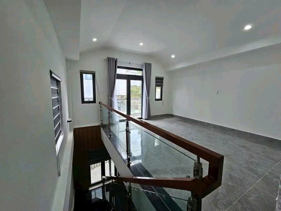 BÁN NHÀ MỚI XÂY – 2 MẶT TIỀN NGUYỄN ĐÌNH CHIỂU, P9 – TRUNG TÂM ĐÀ LẠT 6.8 TỶ Ô TÔ TẬN NHÀ 2