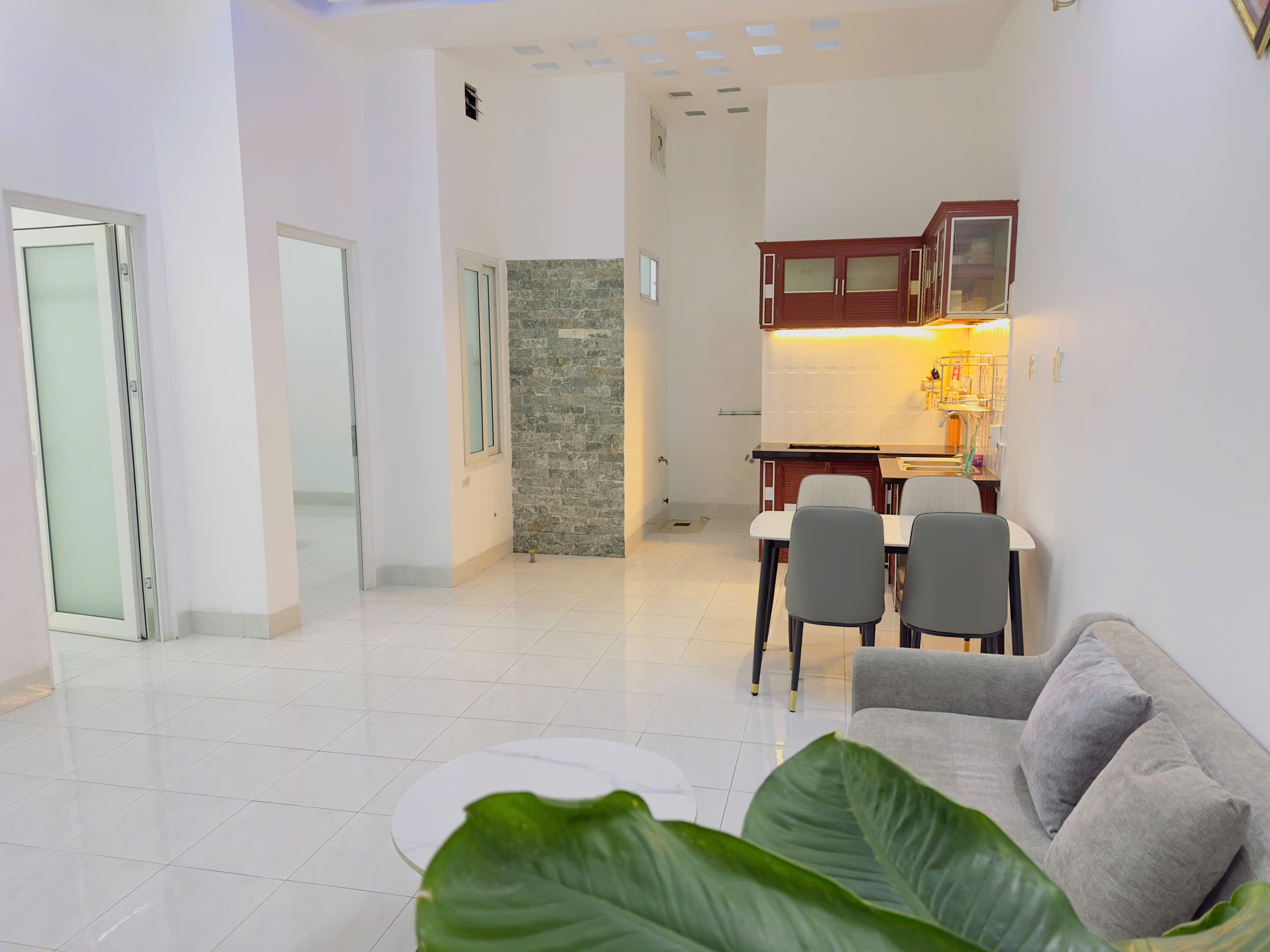 Bán nhà vị trí đẹp gần biển diện tích ngang 7,5m, tổng hơn 80m², thiết kế thoáng mát hiện đại 4