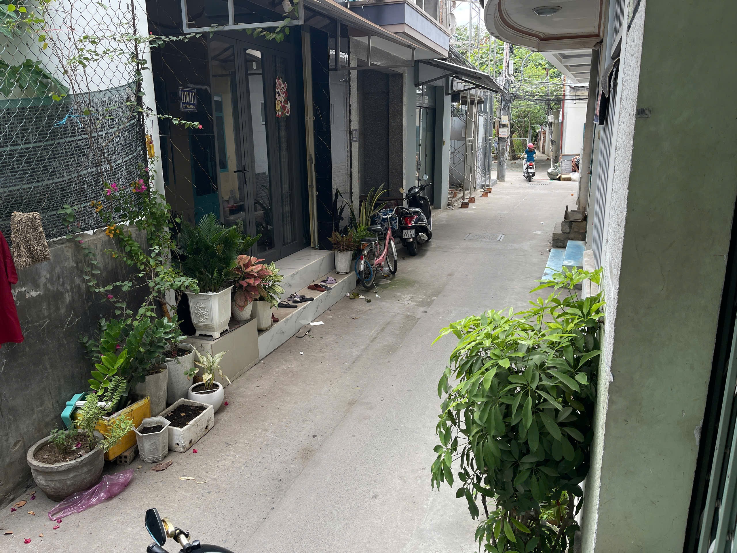 nhà 1 trệt , 1 lầu góc 2 mặt tiền gân chợ , trường , bệnh viện . cách biển 1km . diện tích 28 m2 4