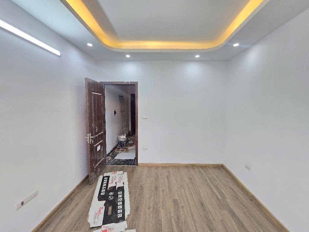 SIÊU PHẨM NGUYỆT ÁNG -NHÀ  MẶT TIỀN 5M - Ô TÔ ĐỖ CỬA - NGÕ THÔNG CỰC ĐẸPHƠN 6 TỶ 4