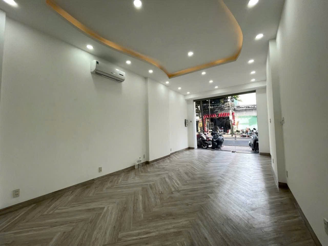 Nhà 3 Tầng Hoàn Công, Mặt Tiền Kinh Doanh Nguyễn Thị Minh Khai – Nha TrangSiêu Vị Trí!  – Gần 2
