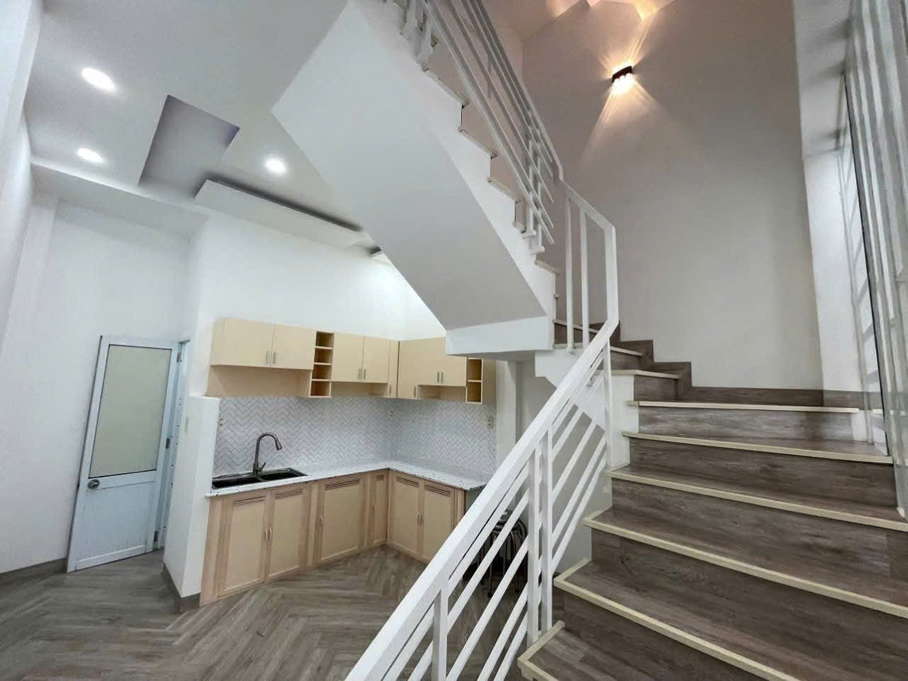 Nhà 3 Tầng Hoàn Công, Mặt Tiền Kinh Doanh Nguyễn Thị Minh Khai – Nha TrangSiêu Vị Trí!  – Gần 4