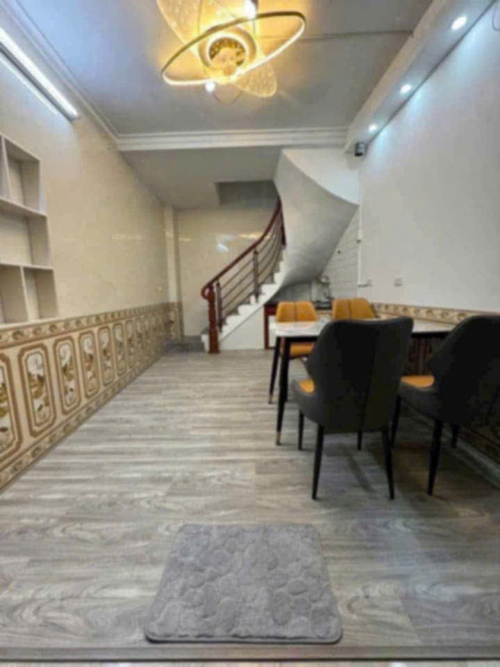 Cho thuê nhà phố Cầu Đất phường Hồng Hà, Hoàn Kiếm 20m x 5T giá 7.5tr, ở NHÓM - GĐ