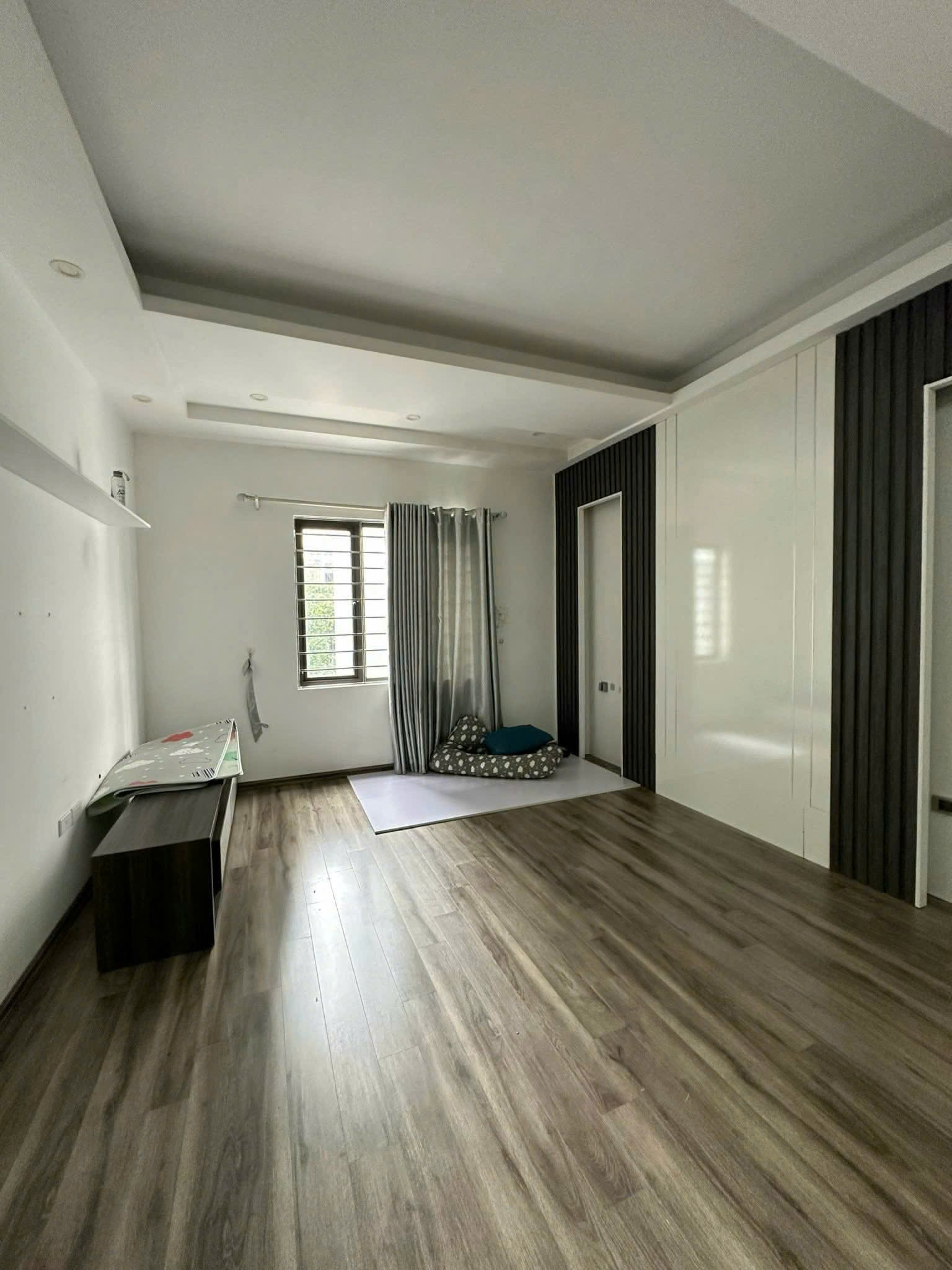 Cho thuê NHÀ MỚI - FULL ĐỒ Thái Hà - Đống Đa, 40m x 5T GIÁ 22TR, gara, kinh doanh 4