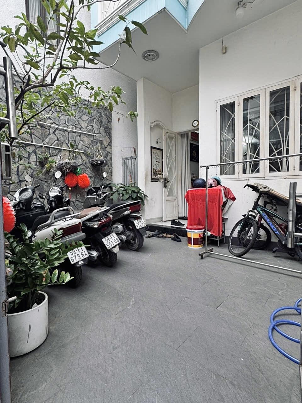 SẬP SÀN - GIẢM NGAY 800TR, GIÁ MỚI 8.8 TỶ - NHÀ ĐẸP 3 TẦNG 80m2 - HXH HOÀNG HOA THÁM 2