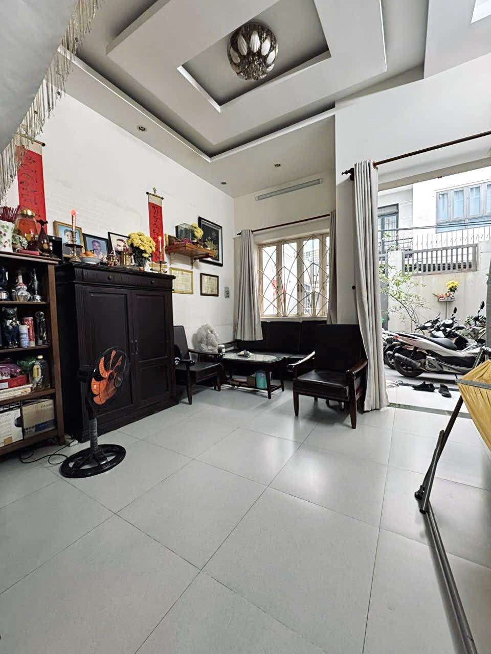SẬP SÀN - GIẢM NGAY 800TR, GIÁ MỚI 8.8 TỶ - NHÀ ĐẸP 3 TẦNG 80m2 - HXH HOÀNG HOA THÁM 4