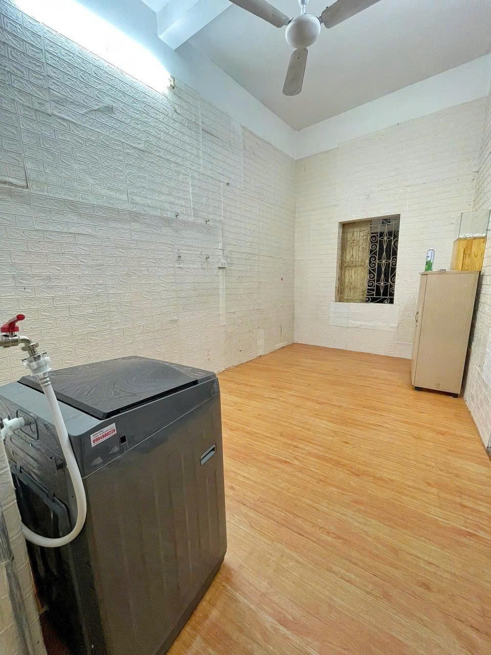 Cho thuê nhà riêng ngõ 256 Bạch Mai - Hai Bà Trưng 22m x 2T - đủ đồ, căn góc, giá 6 triệu 3