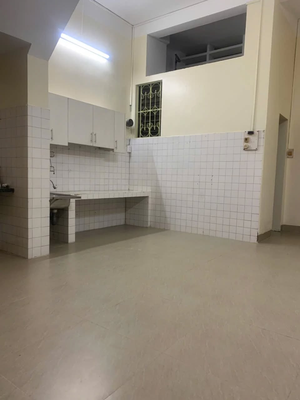 Cho Thuê nhà riêng, đường ô tô ngõ 134 Lê Trọng Tấn, Thanh Xuân 85m x 4T, 4PKK giá 17tr 4
