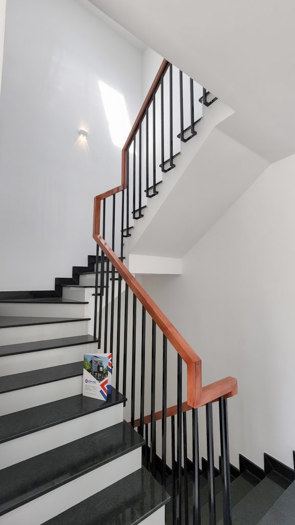 Nhà mình Cho thuê nhà mới, hai cửa đi, Đội Cấn; vỉa hè 98m2* 5T- 30 Tr 2