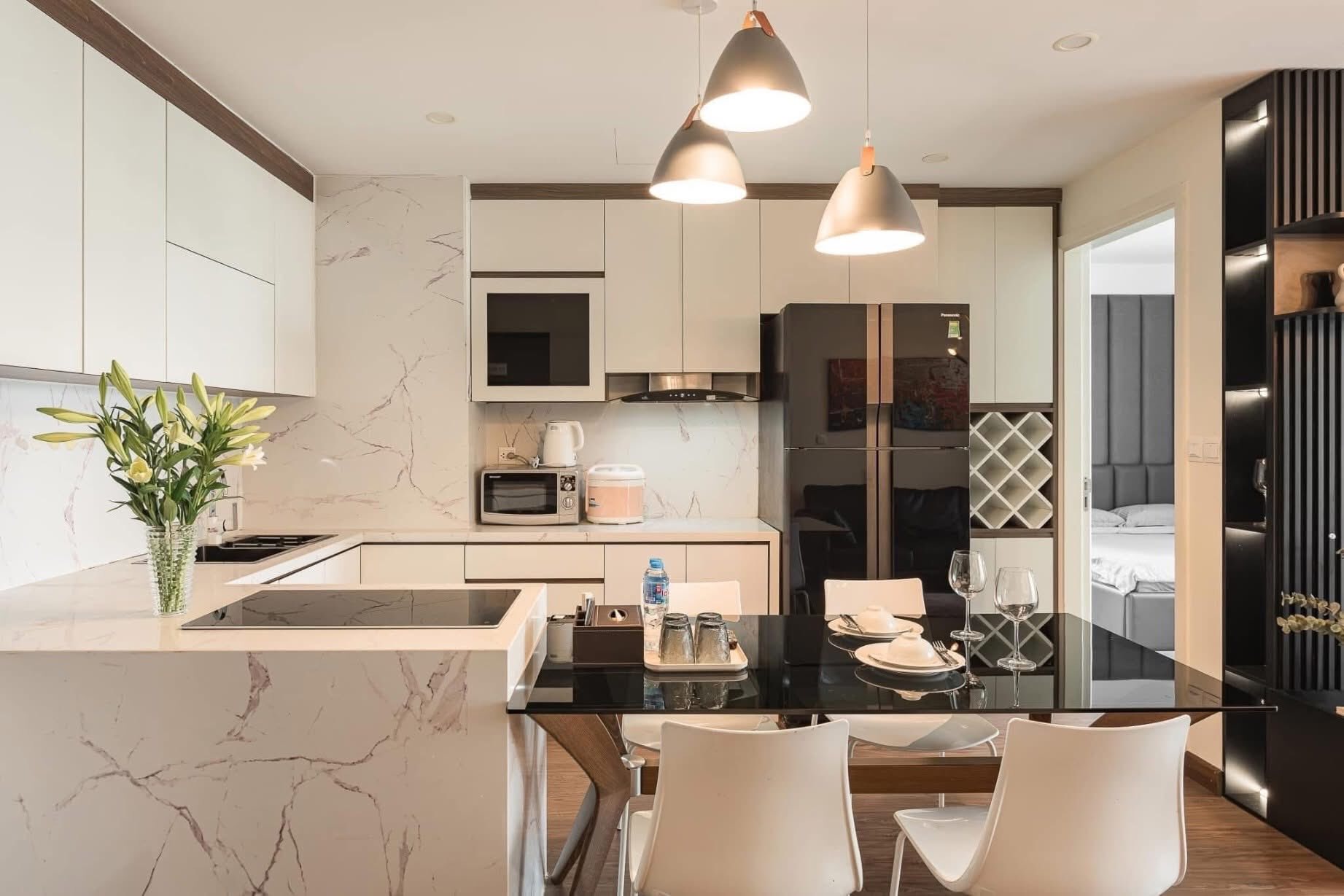 Bán căn Vinhomes D'capitale 2 ngủ 73m2, full đồ GIÁ TỐT 8.3 tỷ 3
