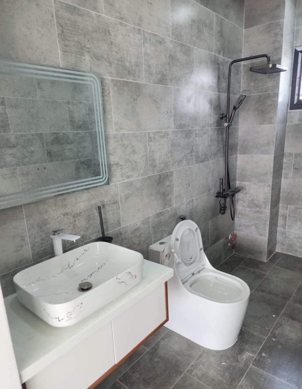 Cho thuê Nhà mới , thang máy,vỉa hè, 120m2- 5T, Nguyễn Thị Định_45 Tr 2