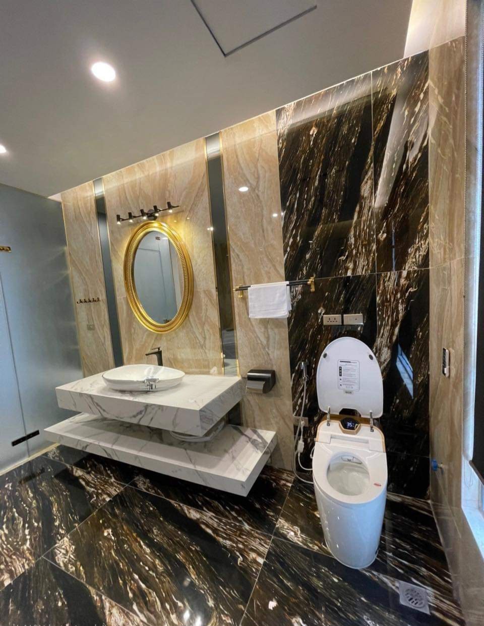 Cho thuê nhà mới, lô góc , thang máy,vỉa hè, 118m2- 4T, Hoàng Cầu_45 Tr 2