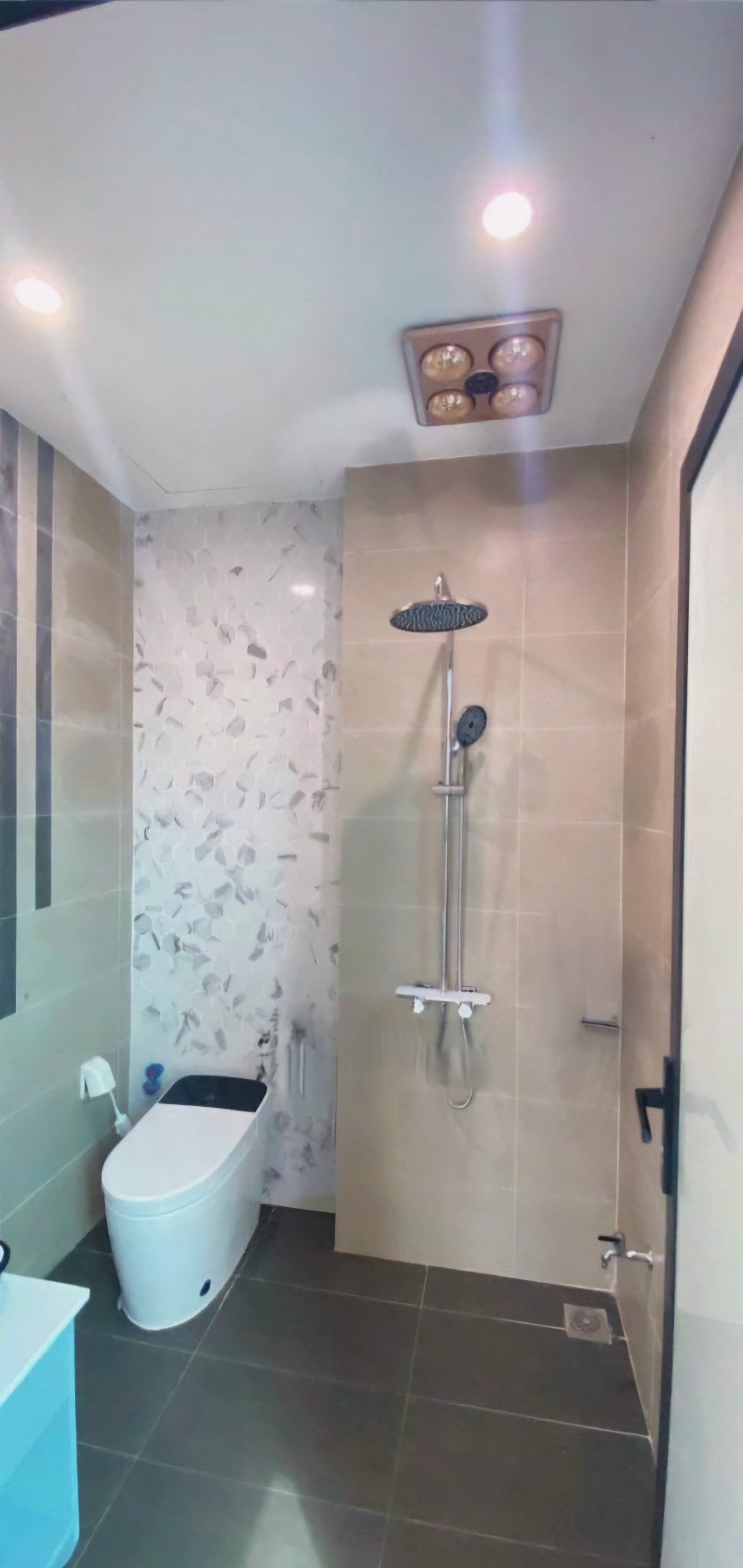 Cho thuê Nhà đẹp, Nguyễn Chánh, thang máy; vỉa hè 102m2* 5T- 31 Tr 2