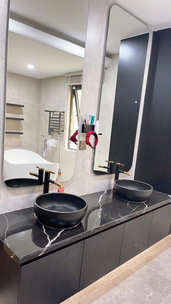 Cho thuê nhà đẹp, căn góc, Thái Hà, thang máy; vỉa hè 98m2* 5T- 31 Tr 2