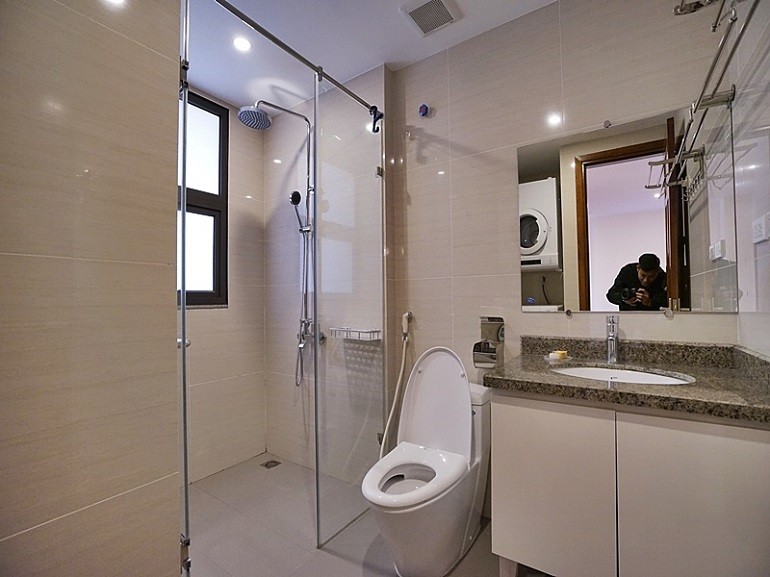 Cho thuê căn hộ rộng 100m2, 2PN tại Tô Ngọc Vân, Tây Hồ, đủ đồ đẹp, hiện đại 10