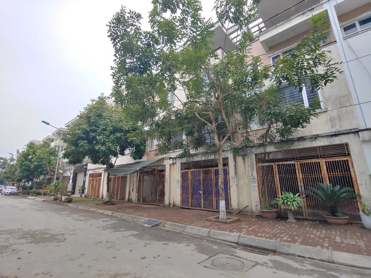 BÁN LK4 GẦN NGÃ TƯ MẶT ĐƯỜNG 27M TẠI KĐT TÂN TÂY ĐÔ(0915458886)