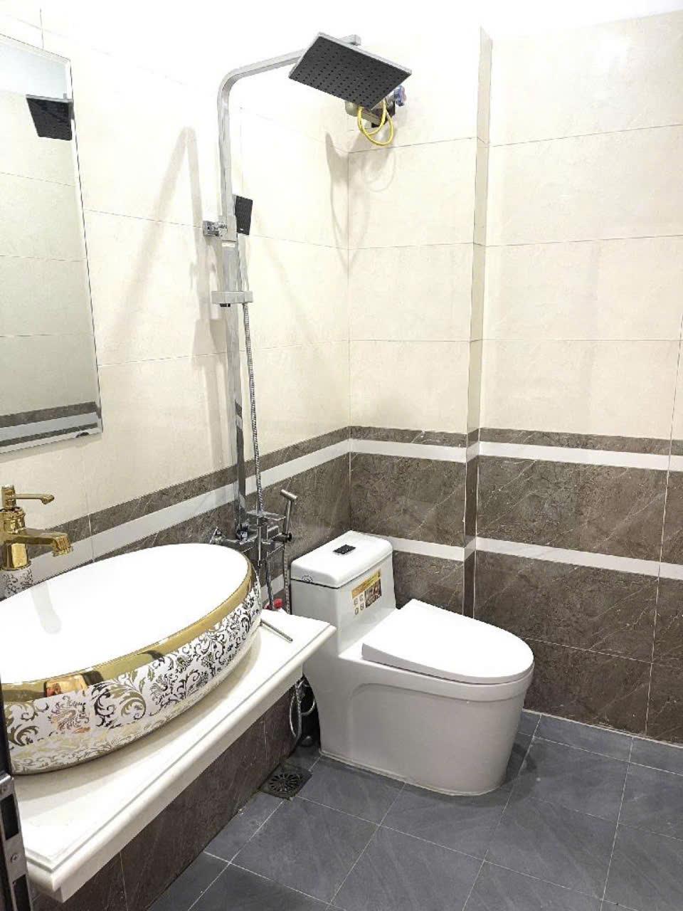 HOT – BÁN NHÀ 5 TẦNG ĐẸP LONG LANH – LÔ GÓC – Ô TÔ ĐỖ CỬA – KINH DOANH – THANG MÁY – TRUNG TÂM 5