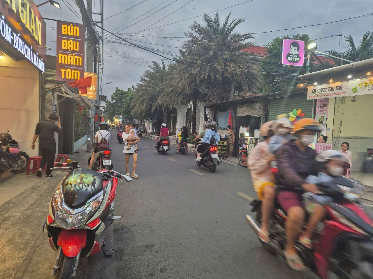 BÁN NHÀ (8x26) MẶT TIỀN NGUYỄN HỮU CẦU, HÓC MÔN giá rẻ